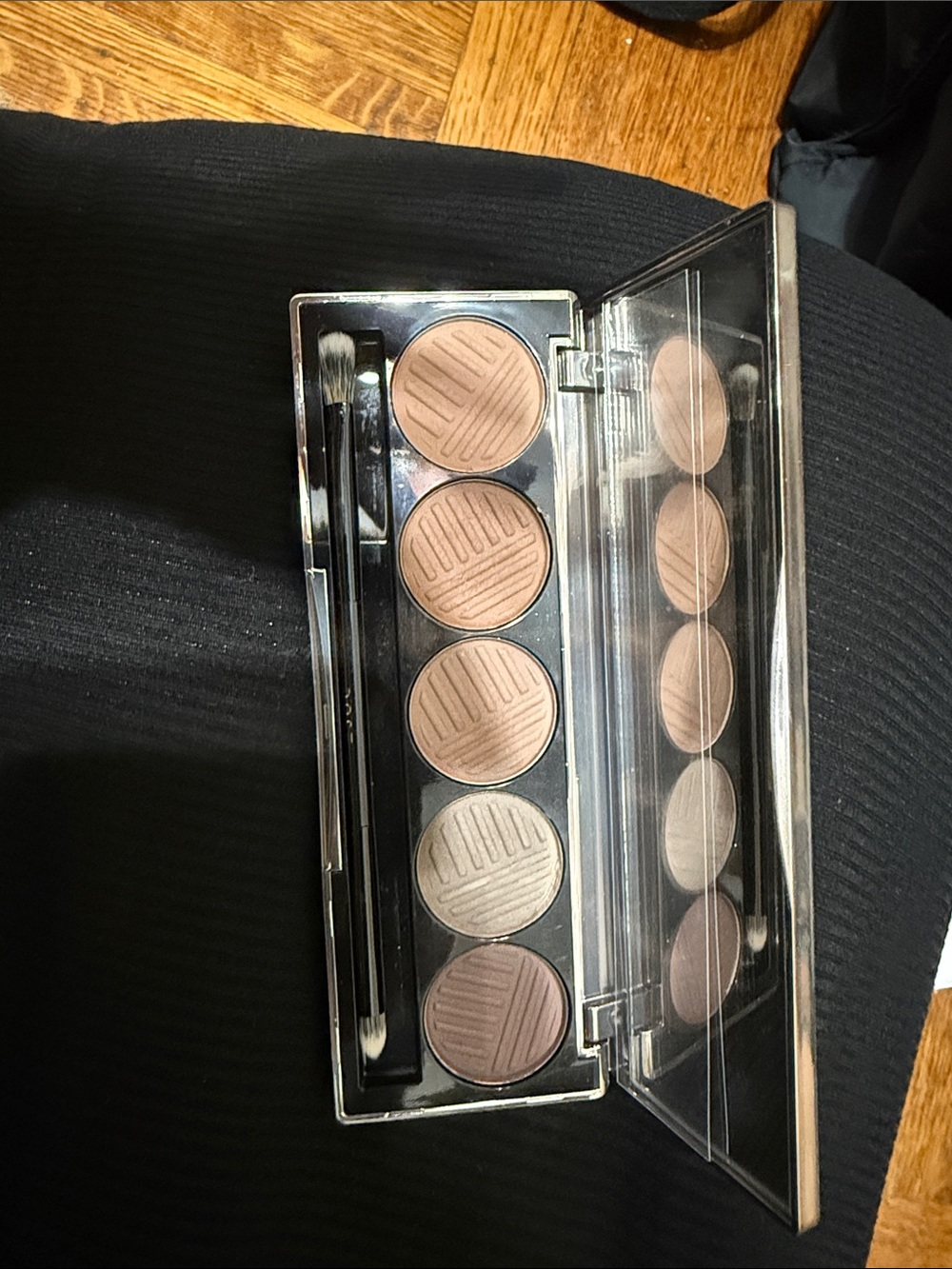 Neutral Eyeshadow Palette - Pretty Cool Dose of colors
